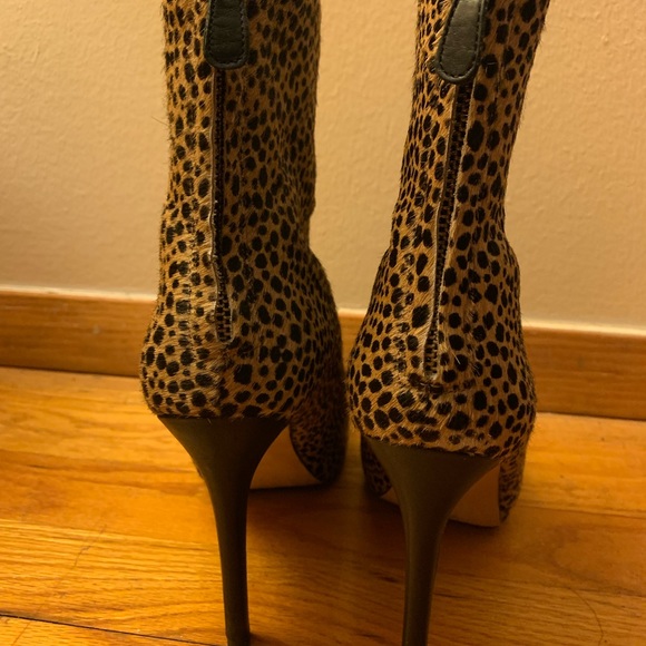 Ann Taylor Calf-Hair Carmel Brown Bootie with Black Pipping👢 - Picture 3 of 5